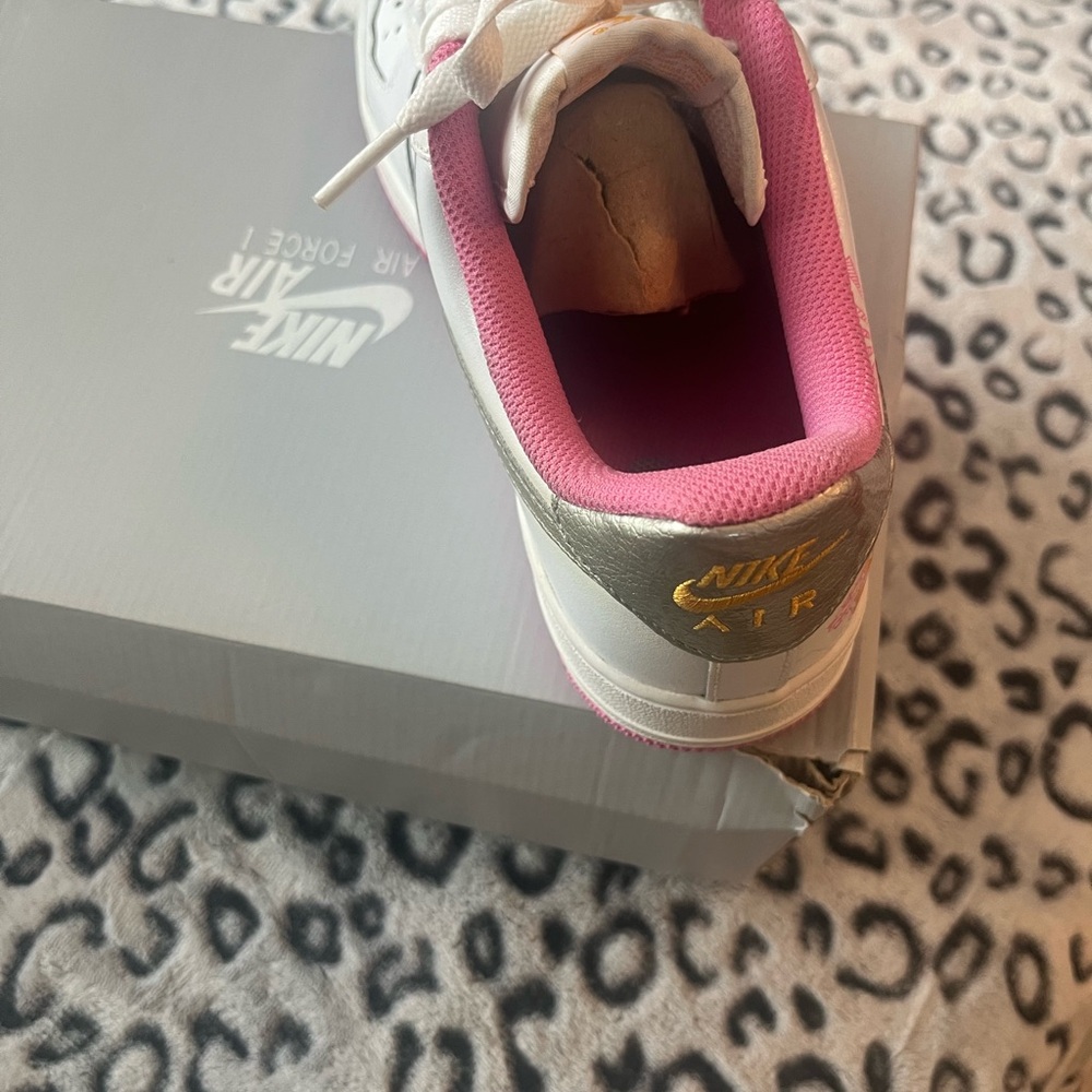 Nike Kids White Sneakers with Pink Highlights - Picture 3 of 5